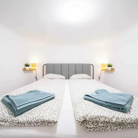 The Color Loft Dob Eleven Apartment